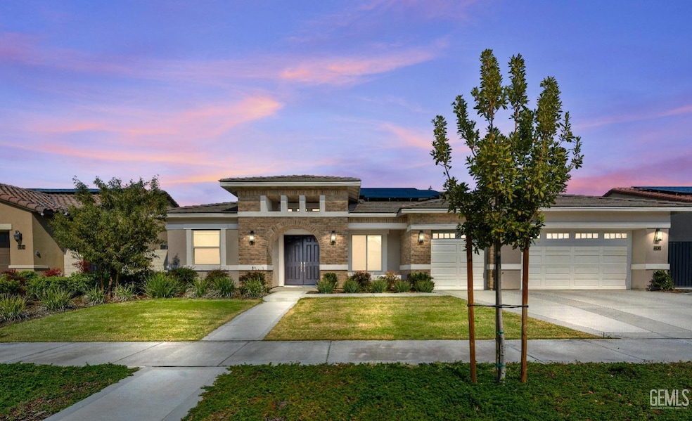 For Sale $799,500 • Co-Listing Agent