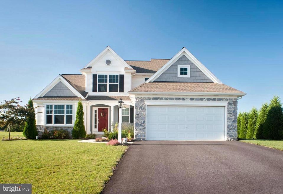 816 Jasmine Ave, Mount Joy, PA 17552 - photo 1