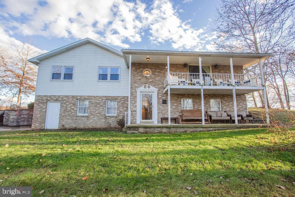 3718 Creekside Dr, Chambersburg, PA 17202 - photo 1