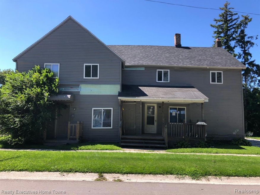 1725 11th St, Port Huron, MI 48060 - photo 1