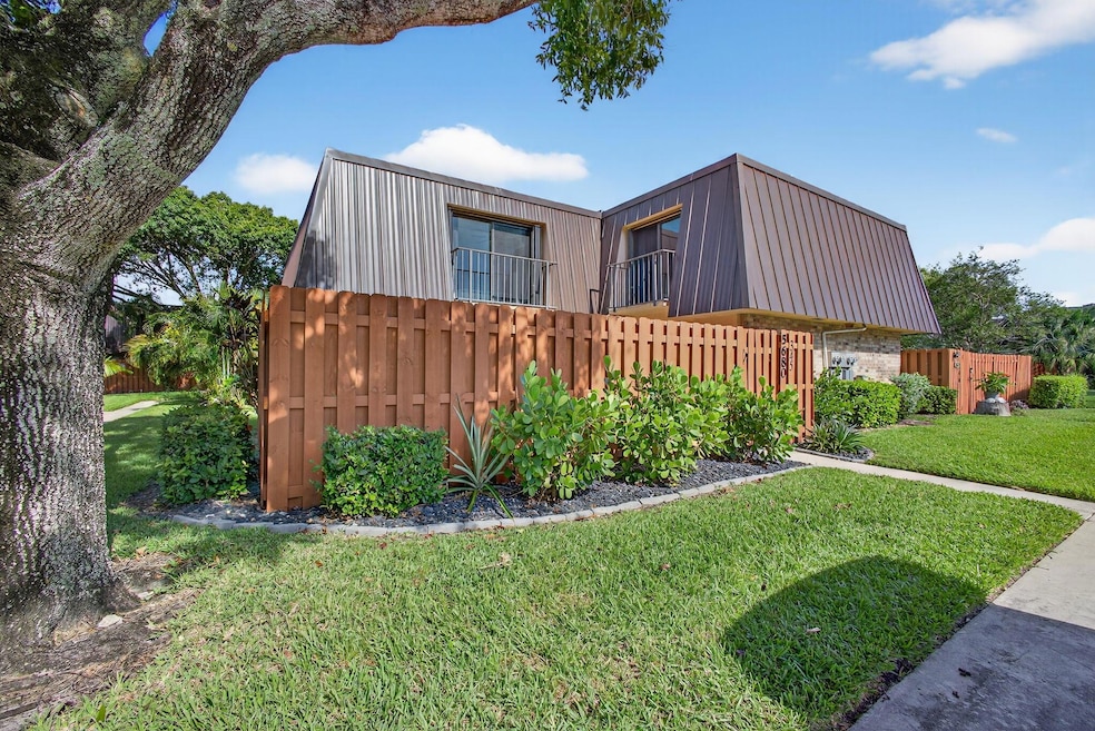 5680 SE Windsong Ln unit 345, Stuart, FL 34997 - photo 1