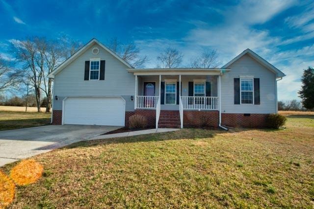 Beautiful home in Danbury Estates.  Huge yard with pickett fence back yard.  This home has been so well kept and ready to move in.  Only minutes from the New Union Elementary, I-24, and all local amenities.