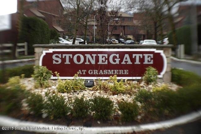 41 Stonegate Dr unit 246, Staten Island, NY 10304 - photo 1