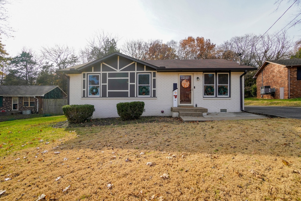 105 Oakwood Ct, Hendersonville, TN 37075 - photo 1