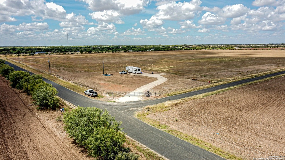 103 Cr 4401, Hondo, TX 78861 - photo 1