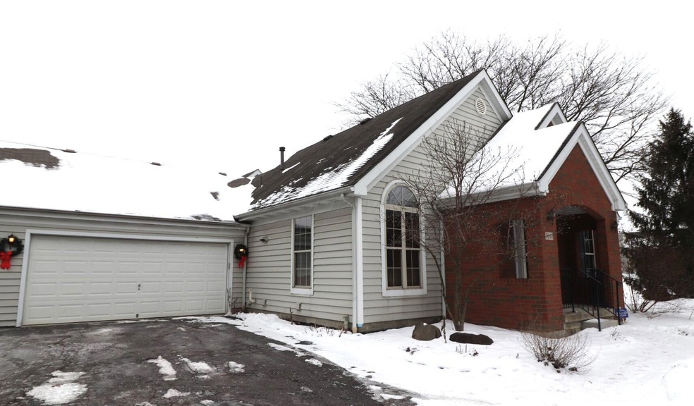 3649 Lakestone Cir unit 3649, Hilliard, OH 43026 - photo 1