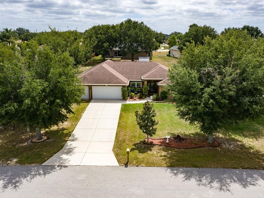 Beautiful Vista Pines Spacious treed lot.