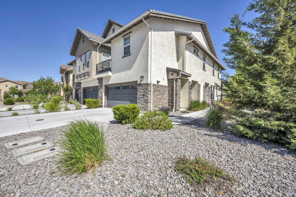 1-web-or-mls-1940-dark-horse-rd-unit-c