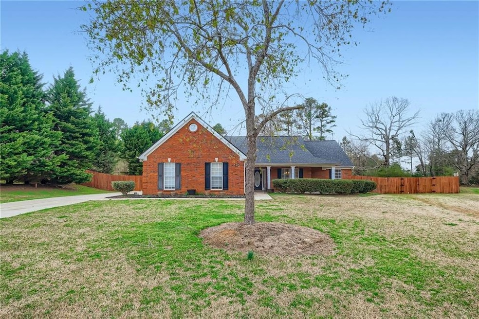 858 Crystal Meadow Dr, Winder, GA 30680 - photo 1