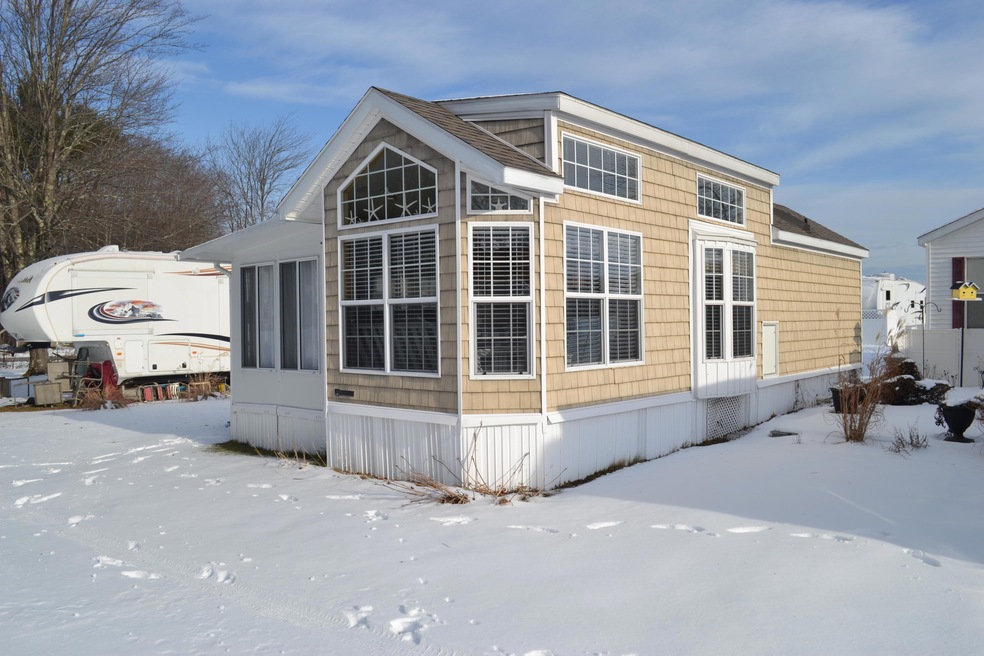 924 Post Rd unit 35, Wells, ME 04090 - photo 1