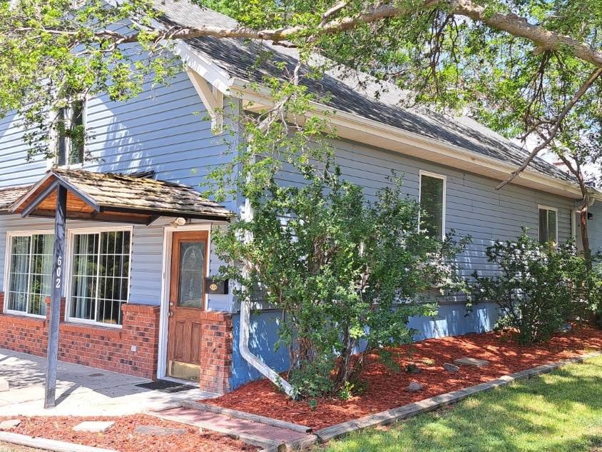 602 & 604 E 5th St, Chadron, NE 69337 - photo 1