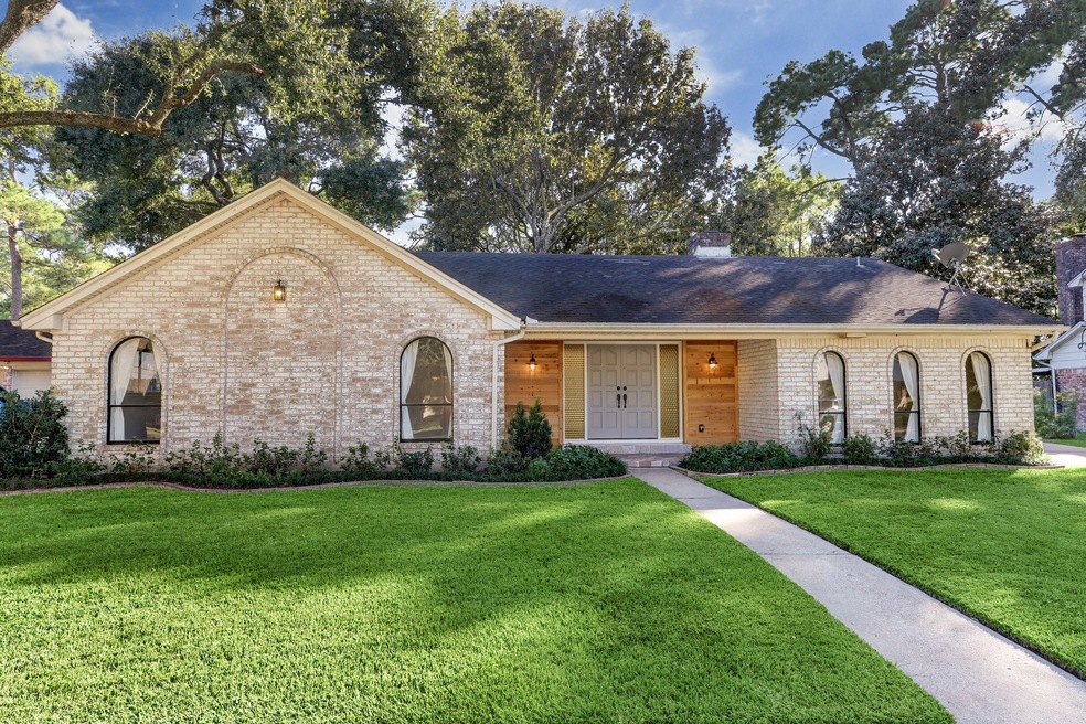 4319 Black Locust Dr, Houston, TX 77088 - photo 1