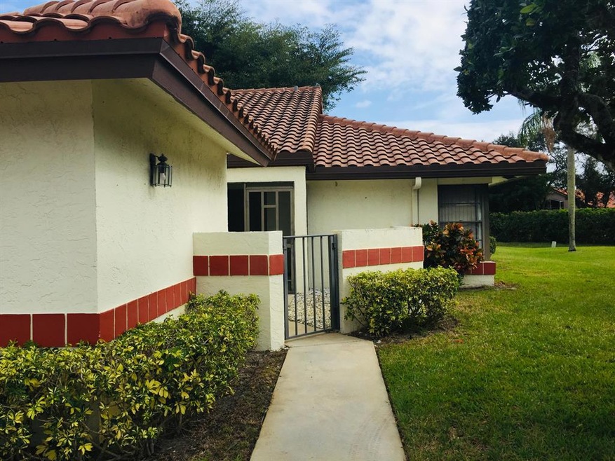 Villa with Garage