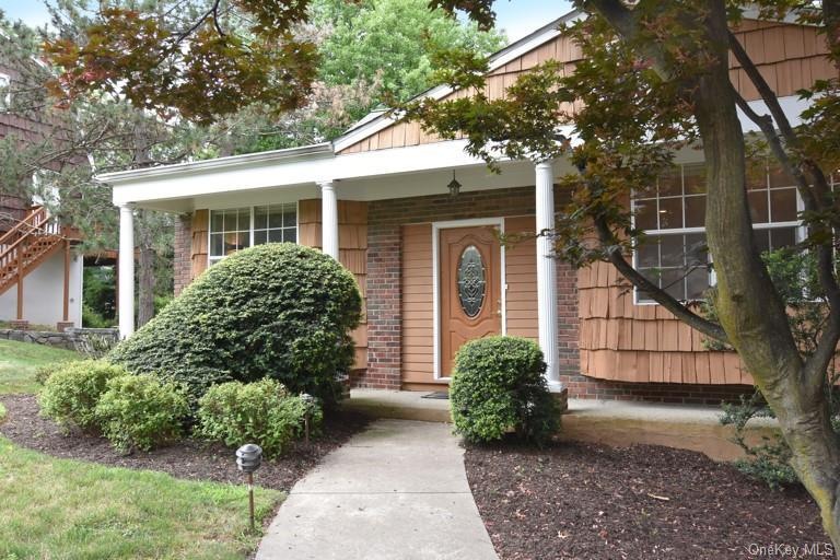 9 Round A Bend Rd, Tarrytown, NY 10591 - photo 1