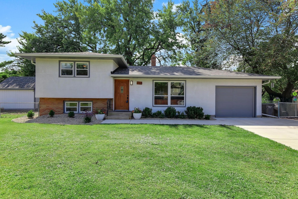 2268 17th Ave E, Saint Paul, MN 55109 - photo 1