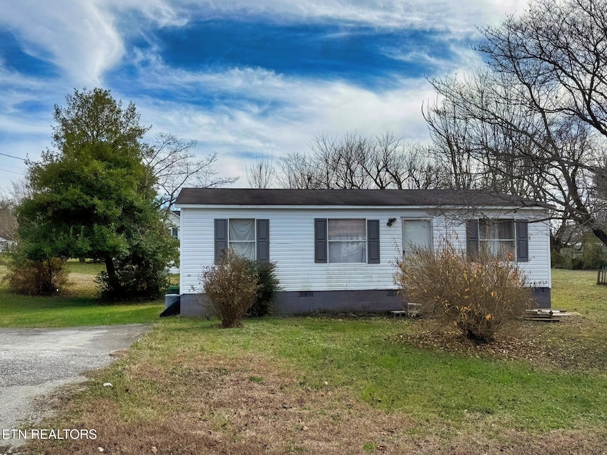 712 E Fir St, Lafollette, TN 37766 - photo 1