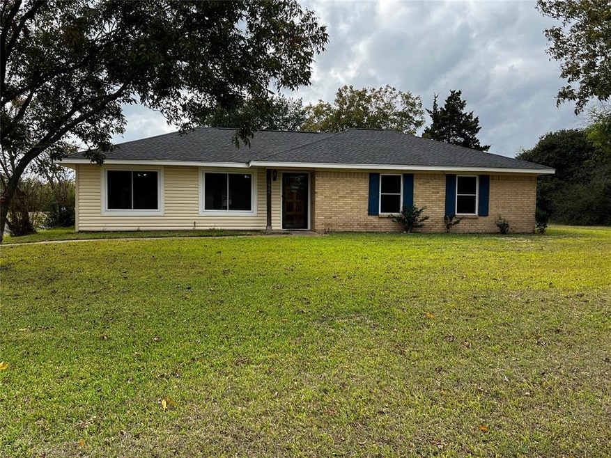 1005 Hidden Hills Dr, Corsicana, TX 75110 - photo 1