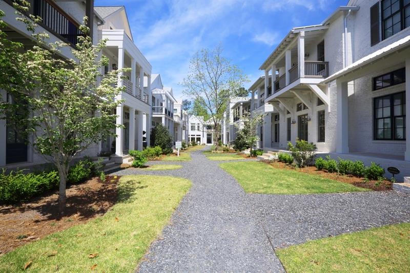 Boutique Community of 15 Homes. Transitional Moder