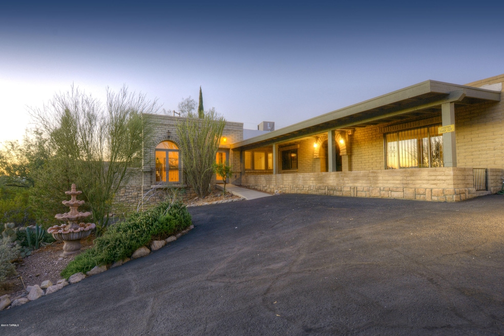 Front view w/guest house