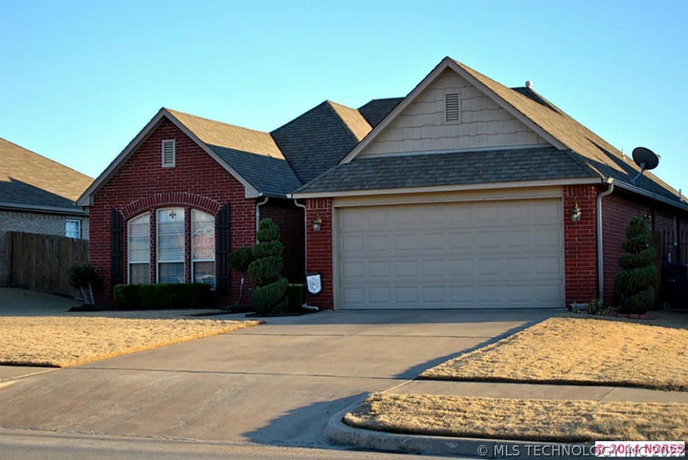 Beautifully landscaped yard and great curb appeal!