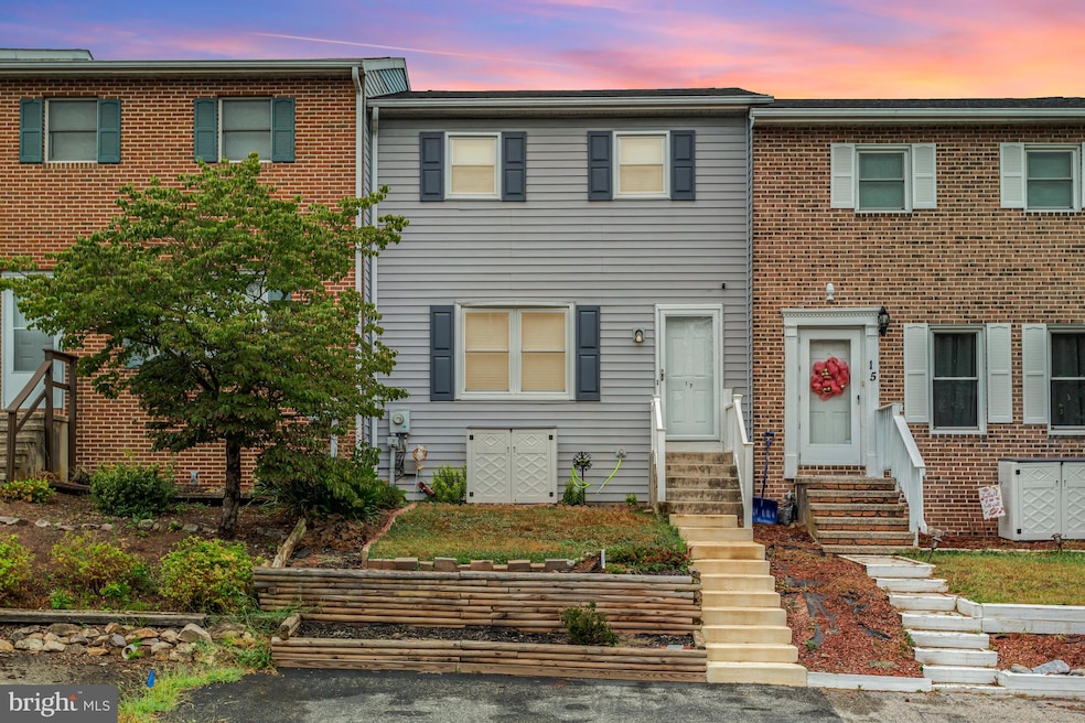 17 Mall Rd, Etters, PA 17319 - photo 1