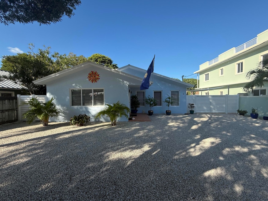 8 N End Rd, Key Largo, FL 33037 - photo 1