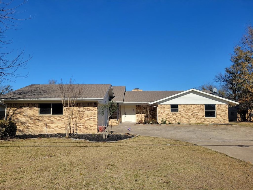 709 W Walnut St, Celina, TX 75009 - photo 1