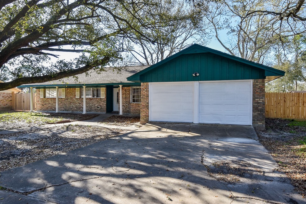 1209 Carmie St, Alvin, TX 77511 - photo 1