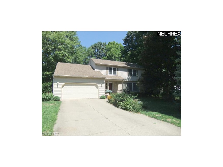 Welcome to this lovely neutral colonial in Copley 