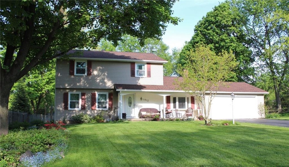 Beautifully maintained vinyl sided colonial with i