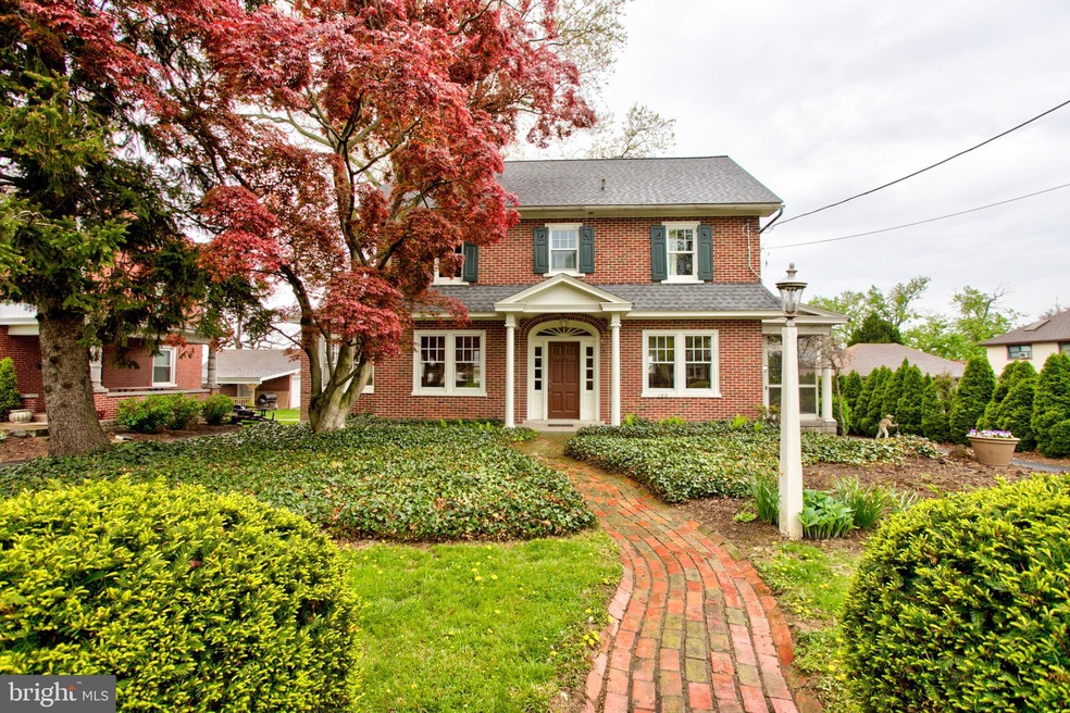 122 W Main St, Leola, PA 17540 - photo 1