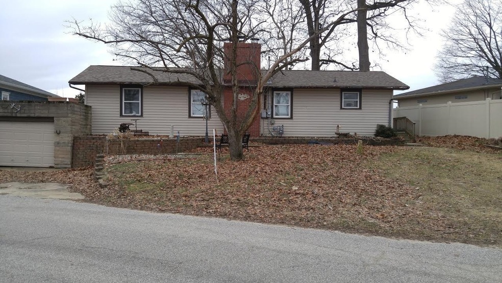 386 Oak Dr, La Porte, IN 46350 - photo 1