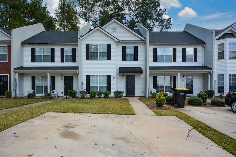 Multi unit property featuring a front lawn