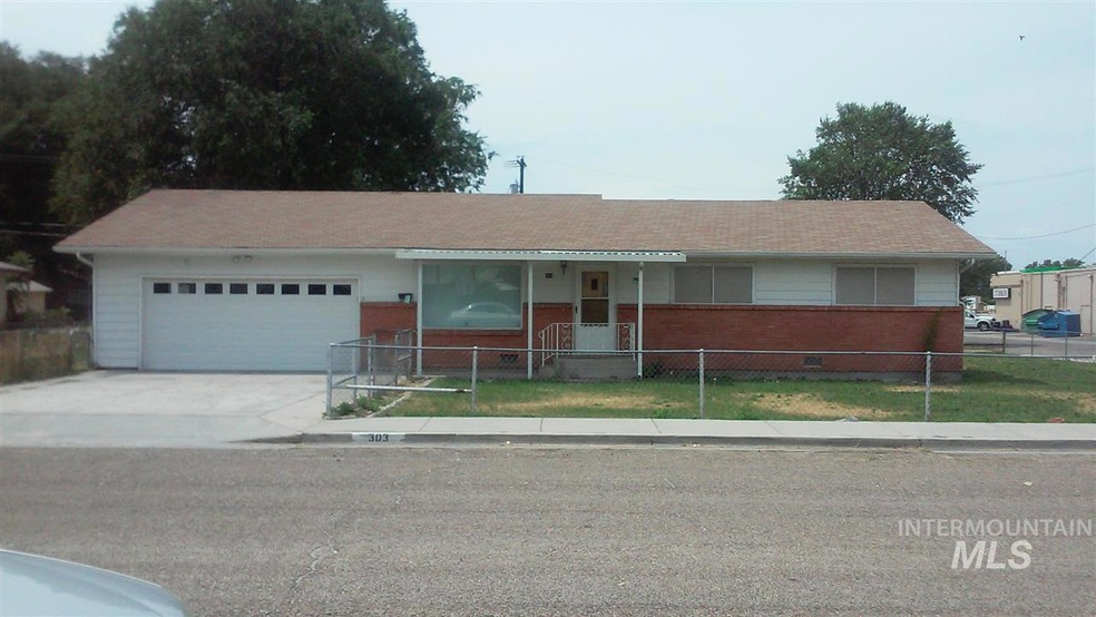 303 Garland St, Nampa, ID 83686 - photo 1