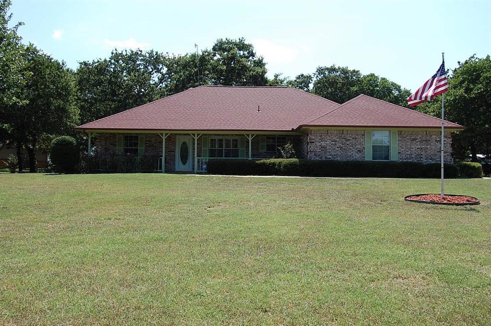 3809 Watersridge Cir, Cleburne, TX 76031 - photo 1