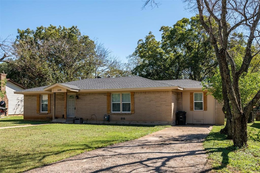 1109 Chester St, Cleburne, TX 76033 - photo 1