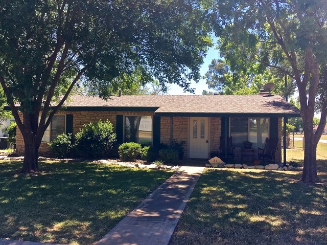 333 W Nimitz St, Fredericksburg, TX 78624 - photo 1