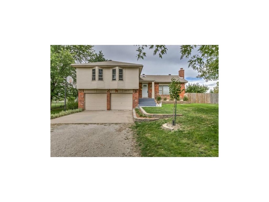 19610 S Lone Elm Rd, Spring Hill, KS 66083 - photo 1