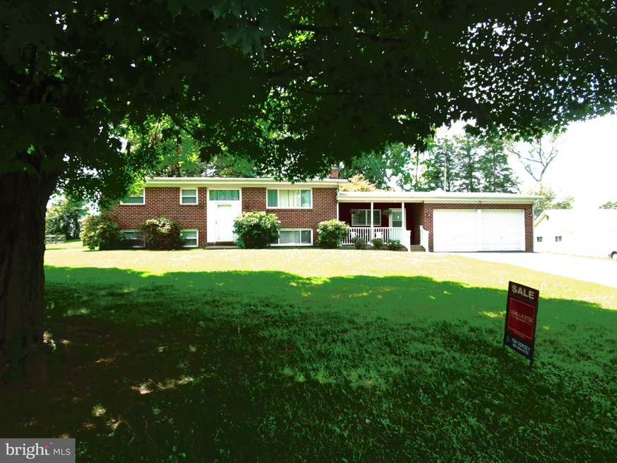 6209 Rolling View Dr, Sykesville, MD 21784 - photo 1