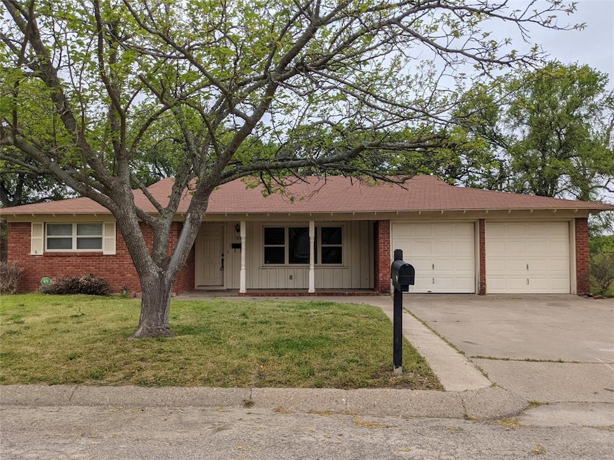 107 Oak Ridge Terrace, Weatherford, TX 76086 - photo 1