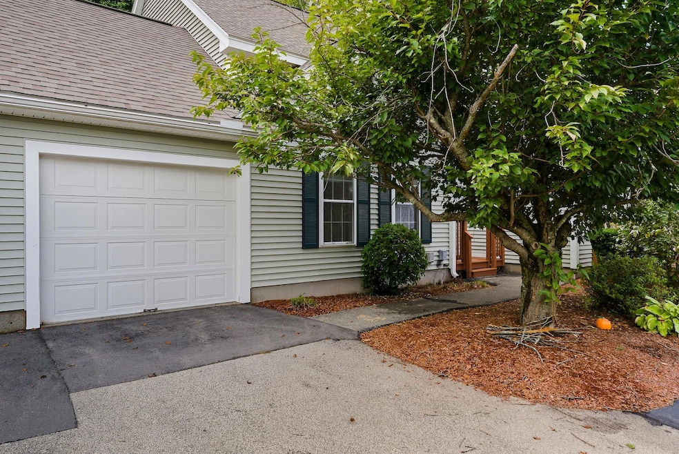 Welcome to 17 Echo Shore Dr. in Merrimack NH