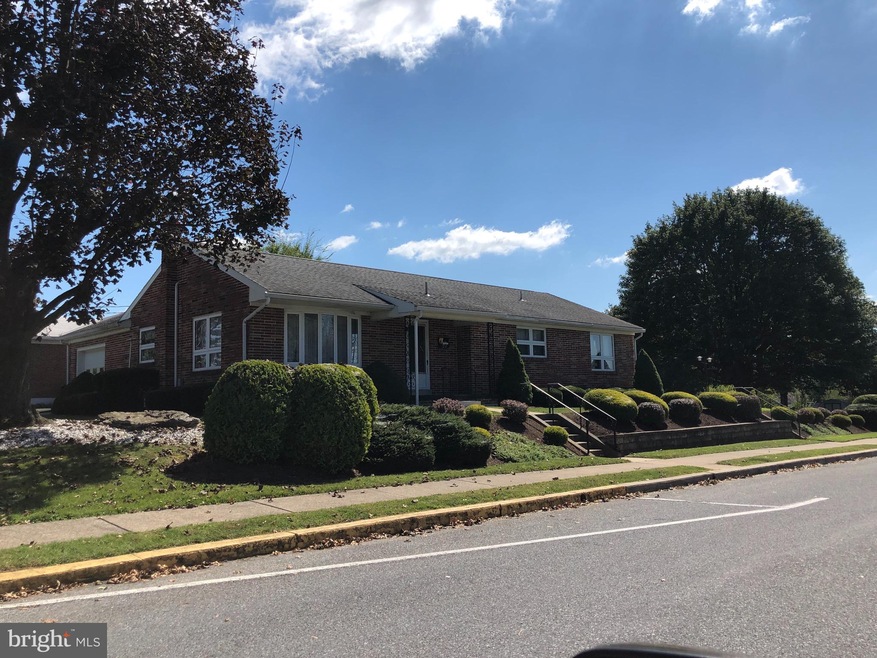 45 N 6th St, Womelsdorf, PA 19567 - photo 1