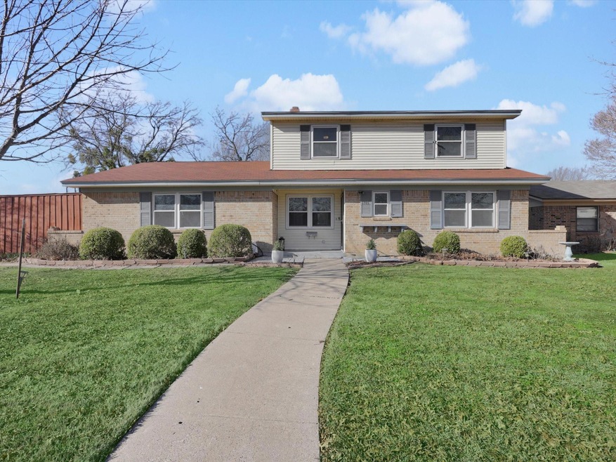 Front of property with a front lawn