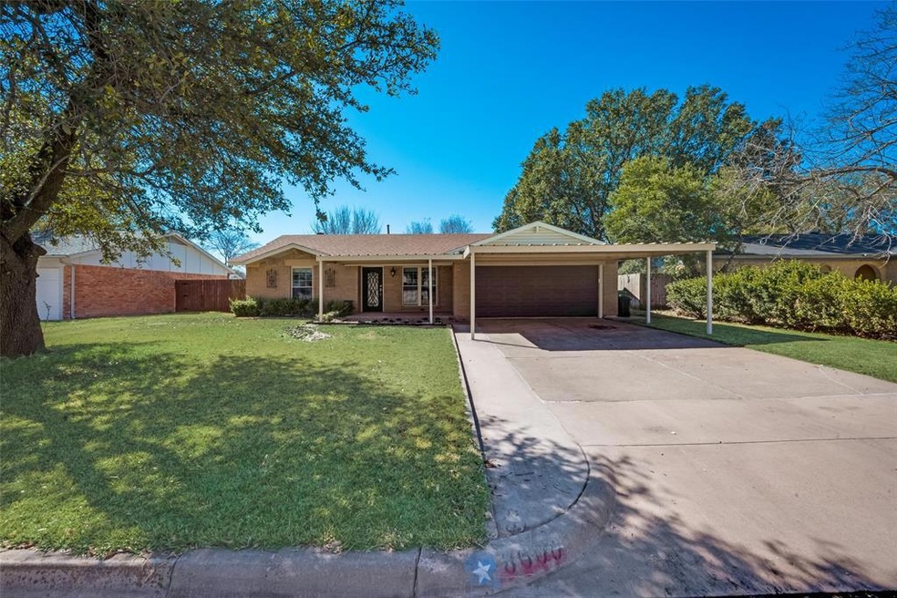 8000 Donegal Ln, North Richland Hills, TX 76180 - photo 1