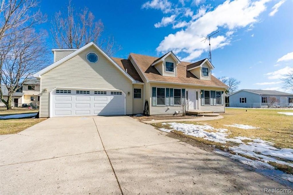 1538 Maple 16x9-3.jpg