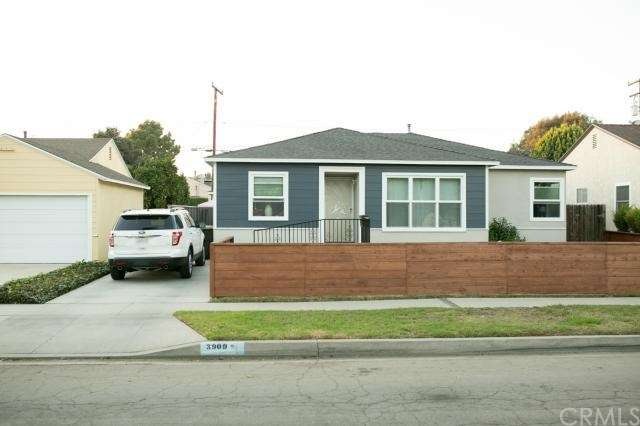 Front view of home. Newly built wood fence. 