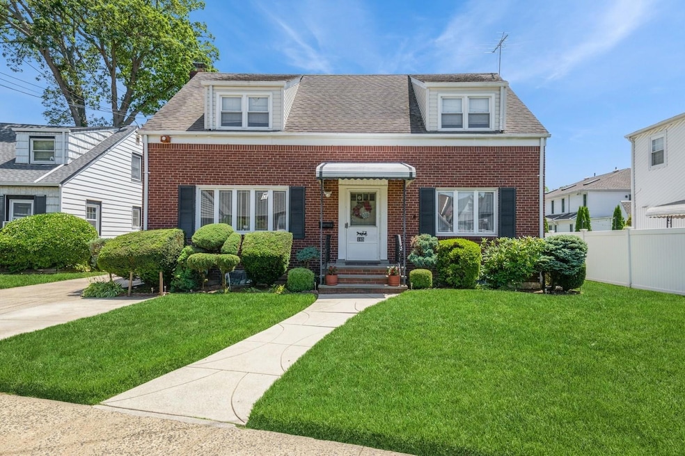 Sold $905,000 • Co-Listing Agent