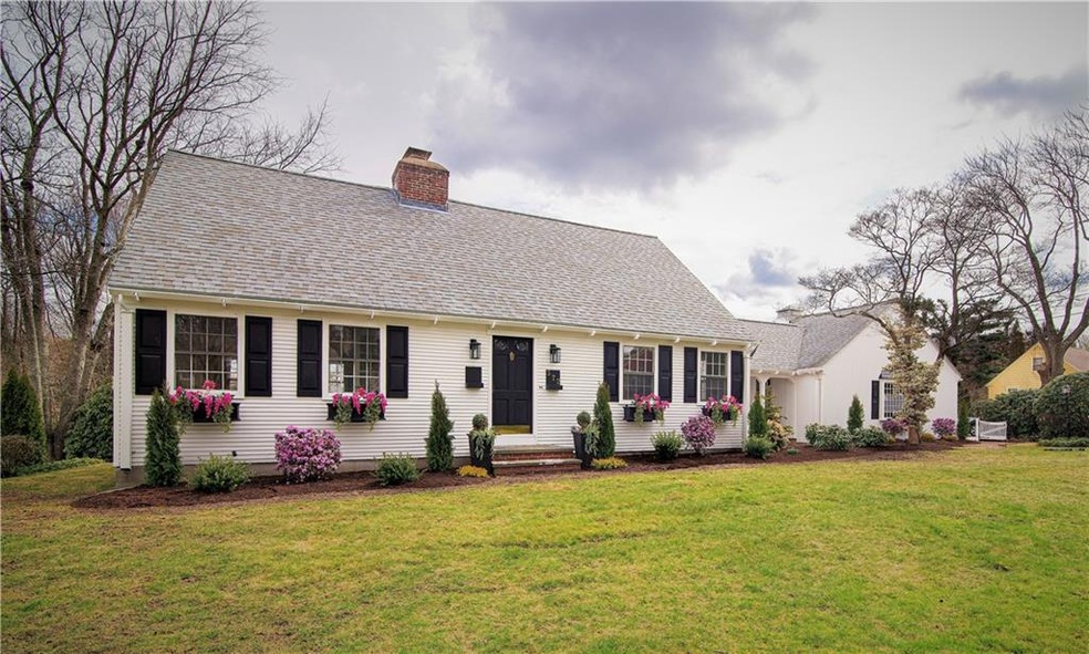 372 Comstock Pkwy, Cranston, RI 02921 - photo 1