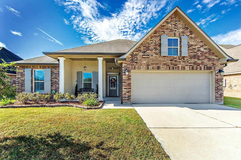 214 Carriage Way, Thibodaux, LA 70301 - photo 1