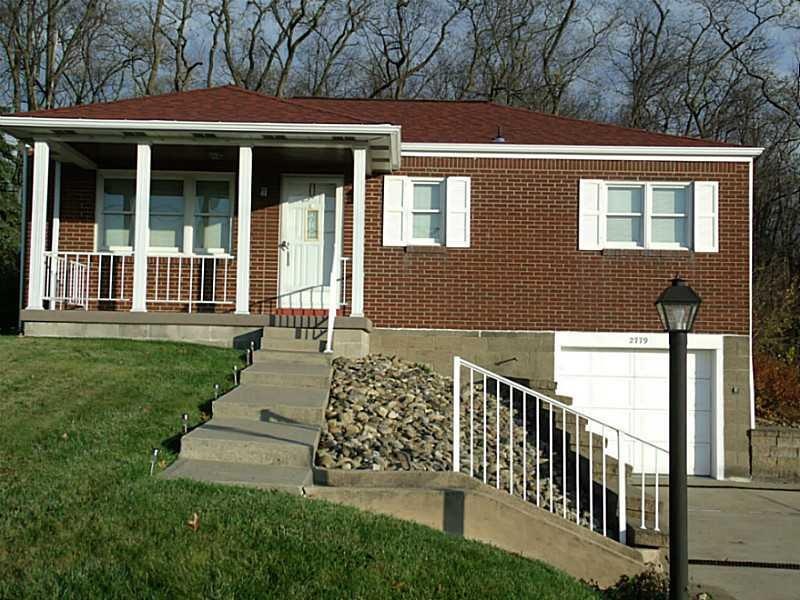 Exterior Front. Cozy brick ranch in the Franklin R